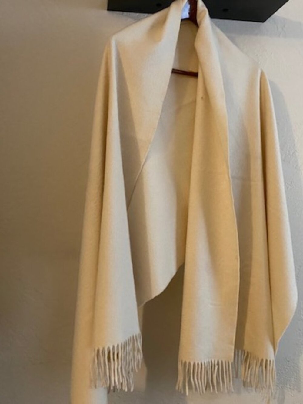 Vintage Hermès Cream Cashmere Shawl – Made in Scotland – Fringe